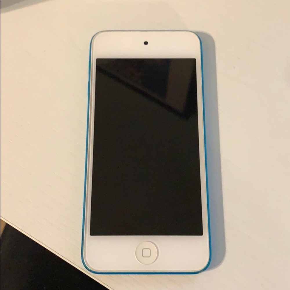 Apple IPod Touch 5th Generation Blue